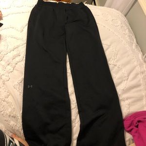 Black UnderArmour sweatpants with pockets